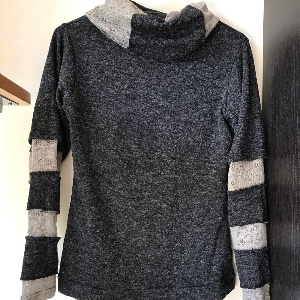 Avatar women’s sweater turtleneck size M